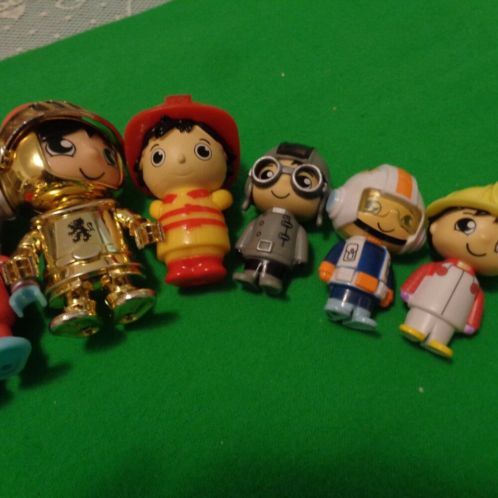 BONKERS TOYS LLC RYANS WORLD ACTION FIGURES LOT - Picture 3 of 5